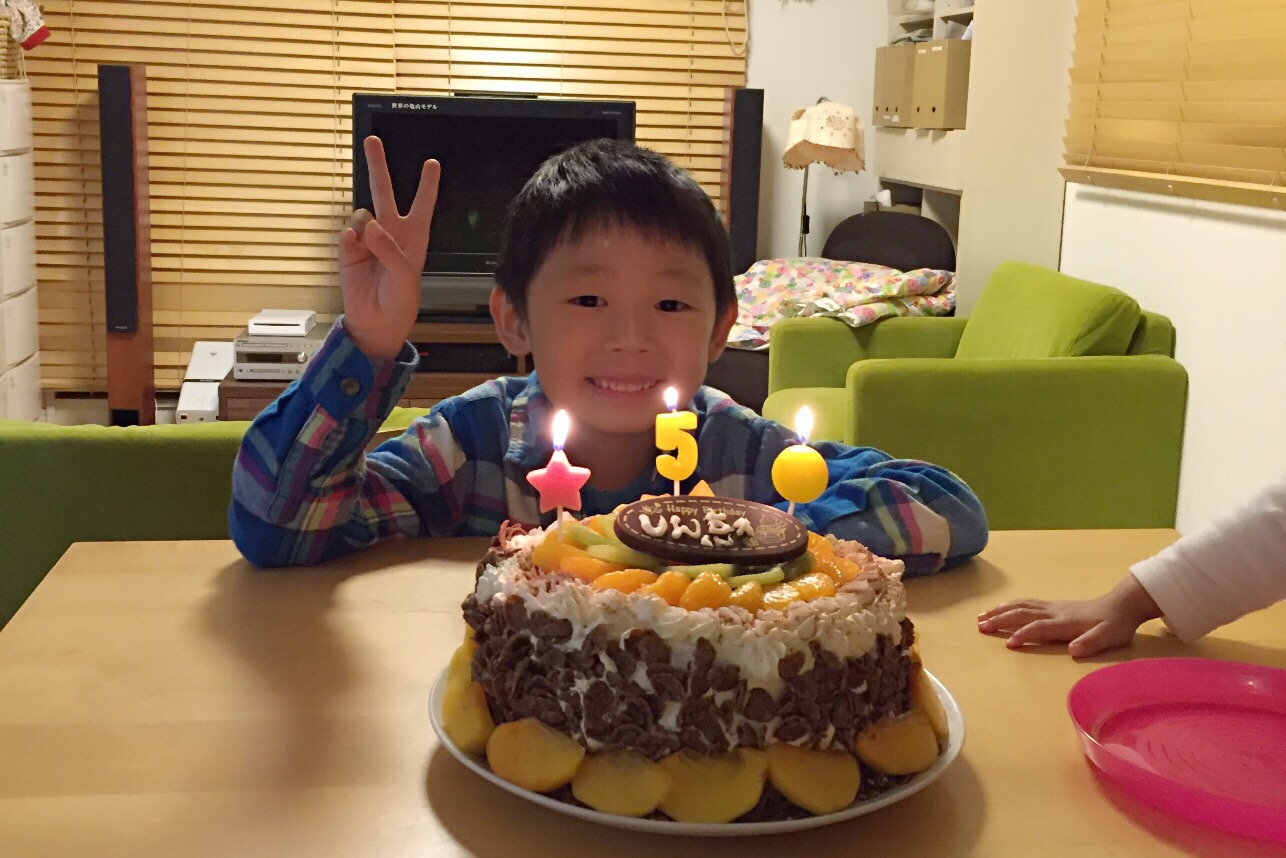 長男5歳誕生日でした ふわふわスポンジケーキレシピ付き Mouti F
